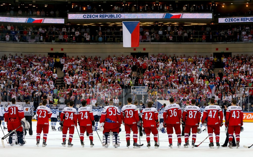 Hosts Czech Republic beat Finland to set up semifinal against Canada